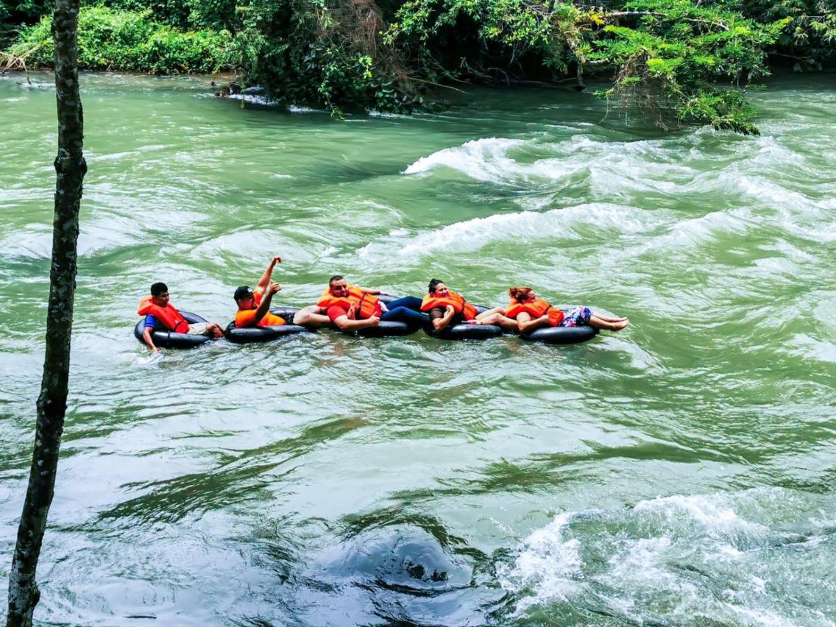 بيت شباب Oasis The Traveler Lanquín المظهر الخارجي الصورة