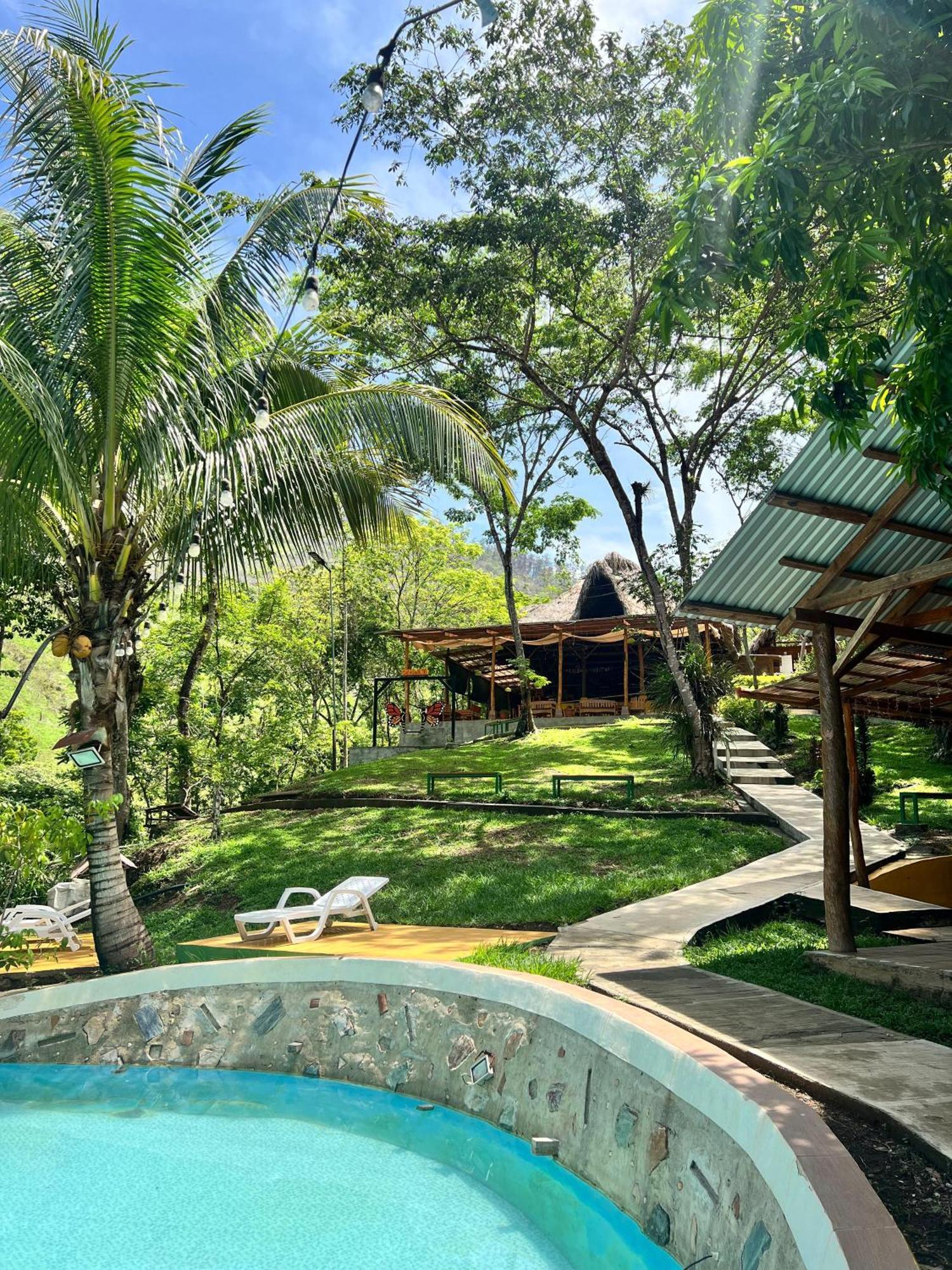 بيت شباب Oasis The Traveler Lanquín المظهر الخارجي الصورة