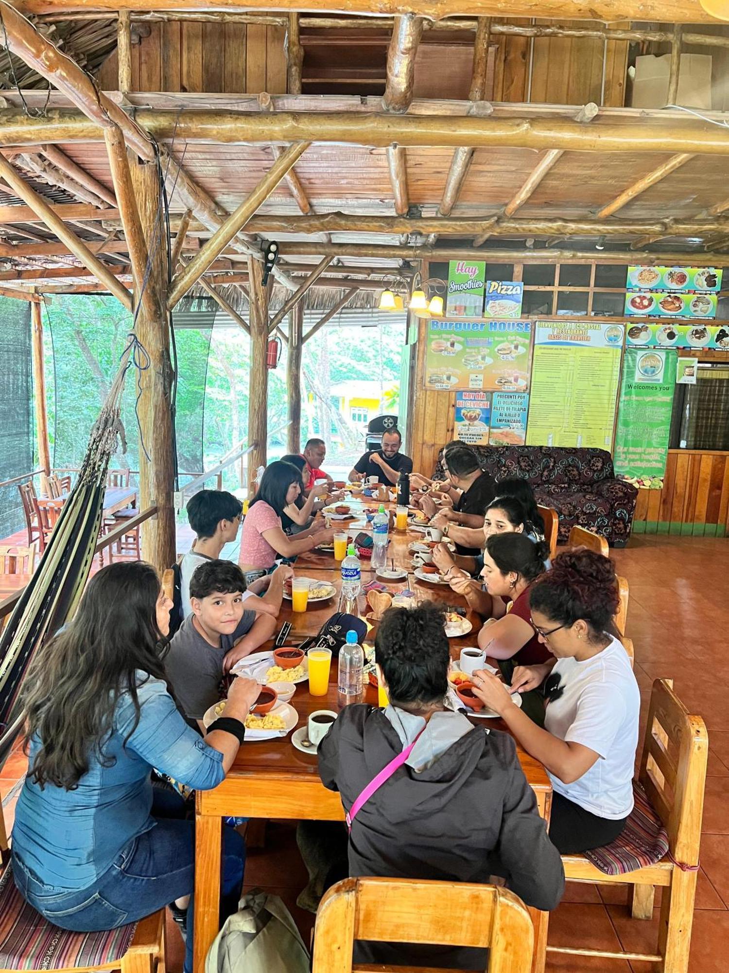 بيت شباب Oasis The Traveler Lanquín المظهر الخارجي الصورة