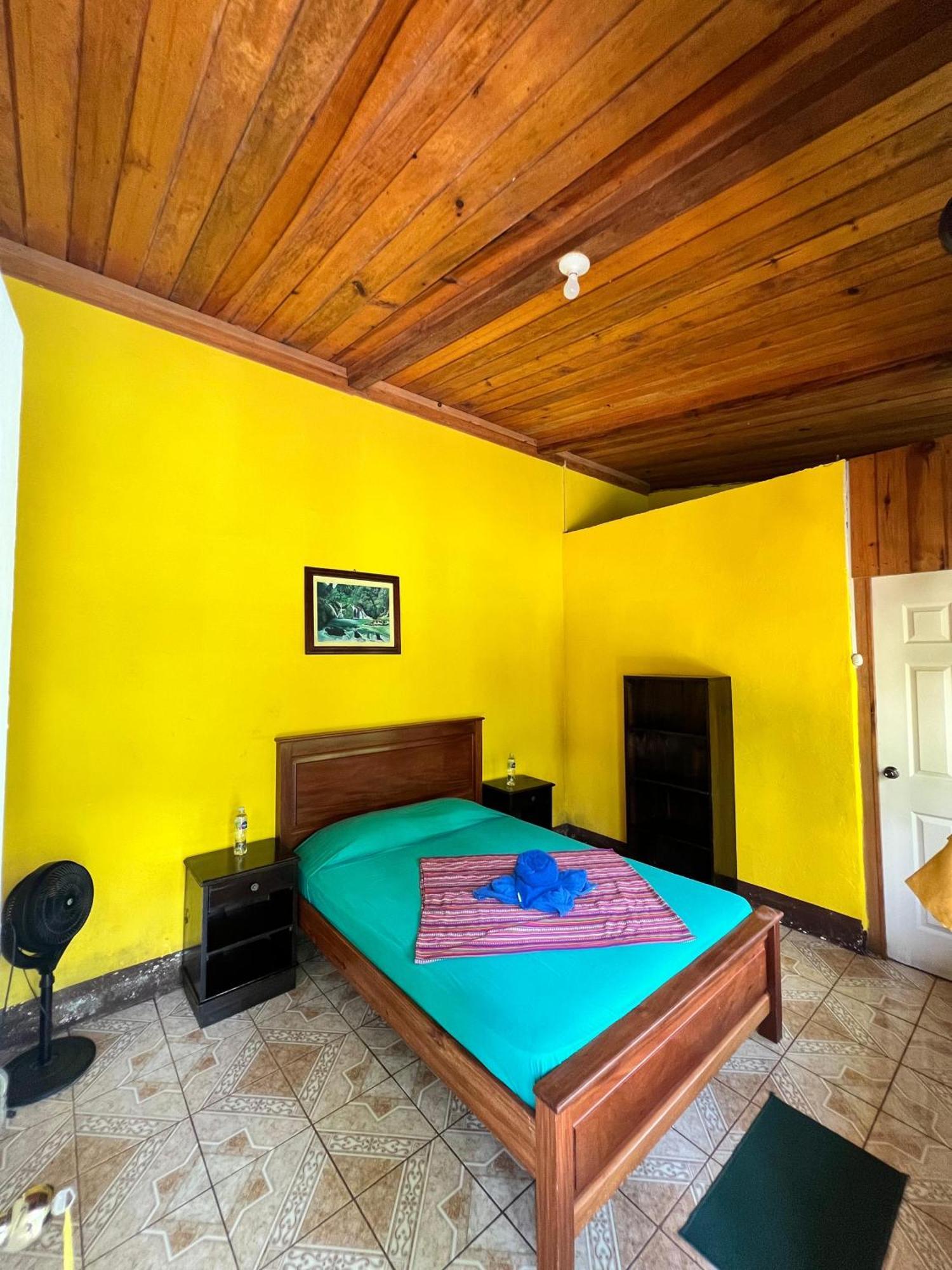 بيت شباب Oasis The Traveler Lanquín المظهر الخارجي الصورة