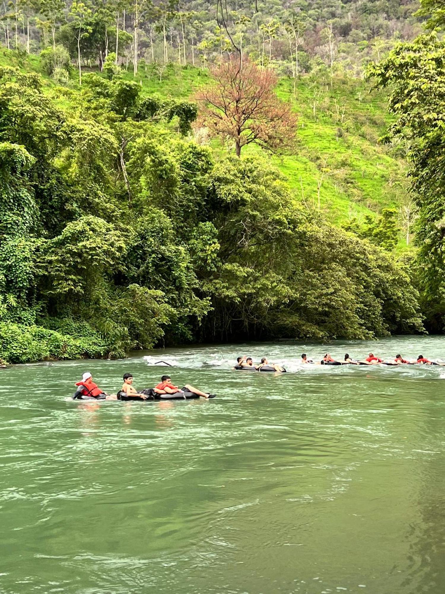 بيت شباب Oasis The Traveler Lanquín المظهر الخارجي الصورة