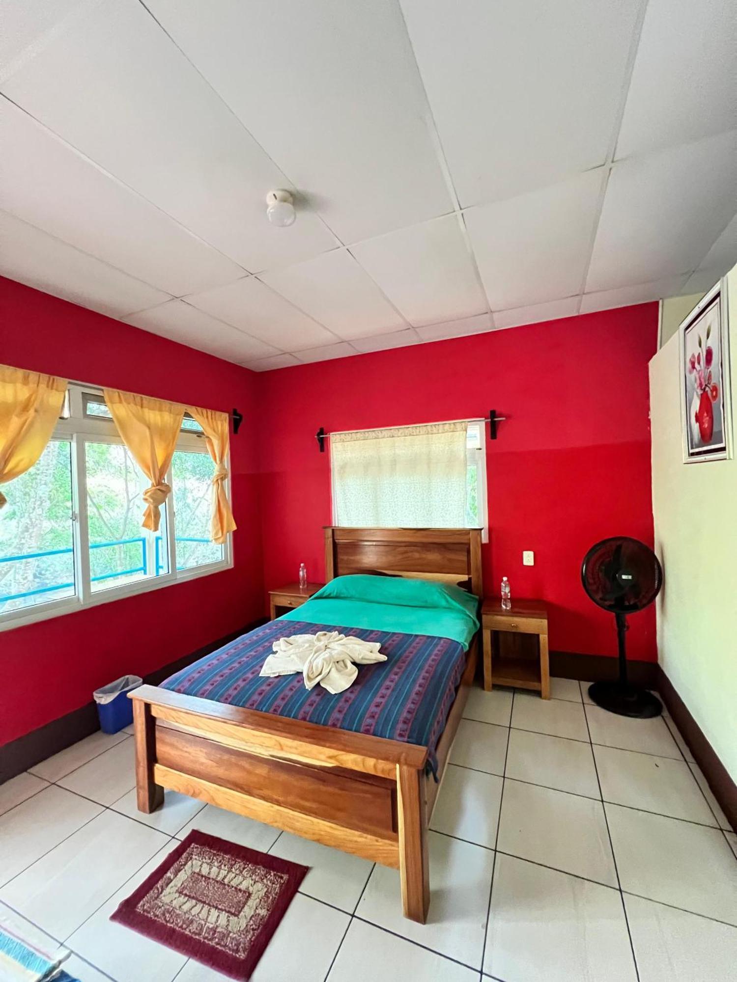 بيت شباب Oasis The Traveler Lanquín المظهر الخارجي الصورة