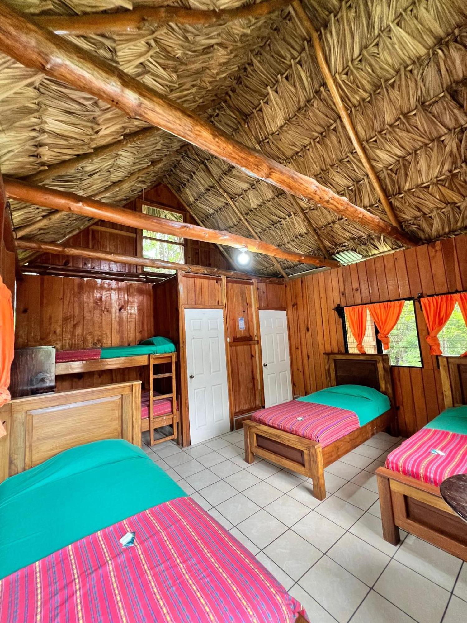 بيت شباب Oasis The Traveler Lanquín المظهر الخارجي الصورة