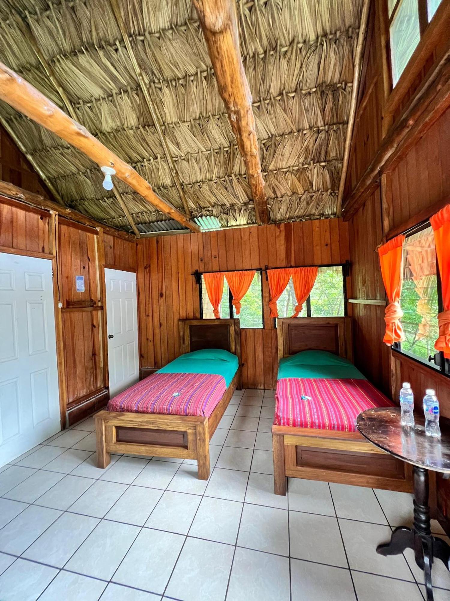 بيت شباب Oasis The Traveler Lanquín المظهر الخارجي الصورة
