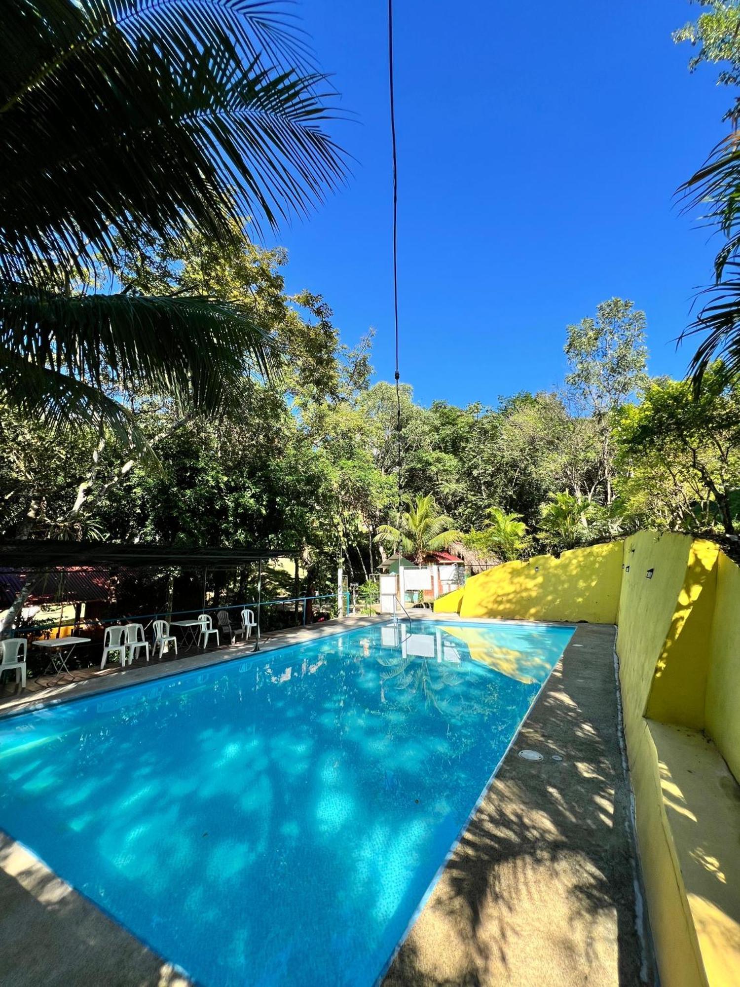 بيت شباب Oasis The Traveler Lanquín المظهر الخارجي الصورة