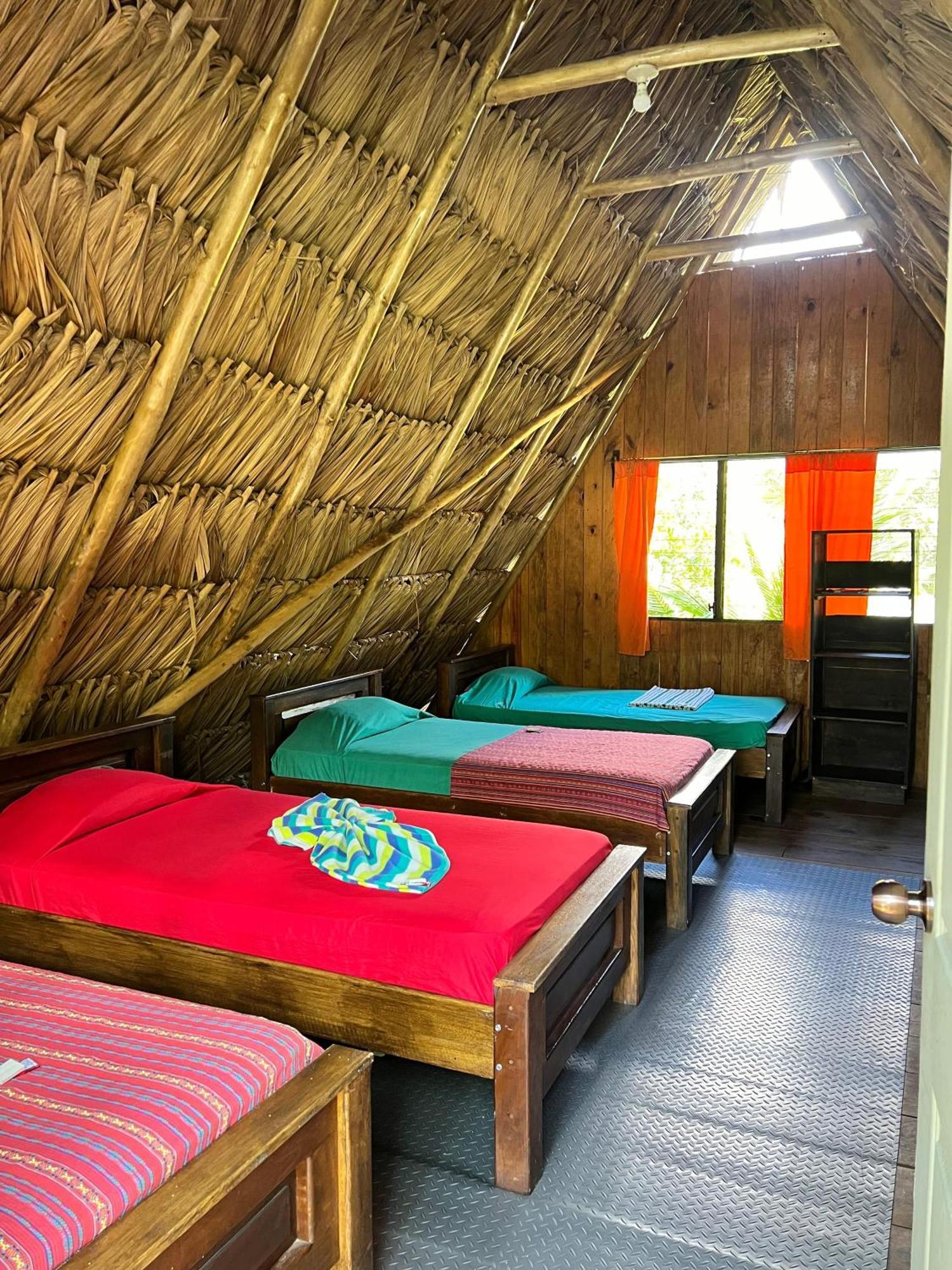 بيت شباب Oasis The Traveler Lanquín المظهر الخارجي الصورة