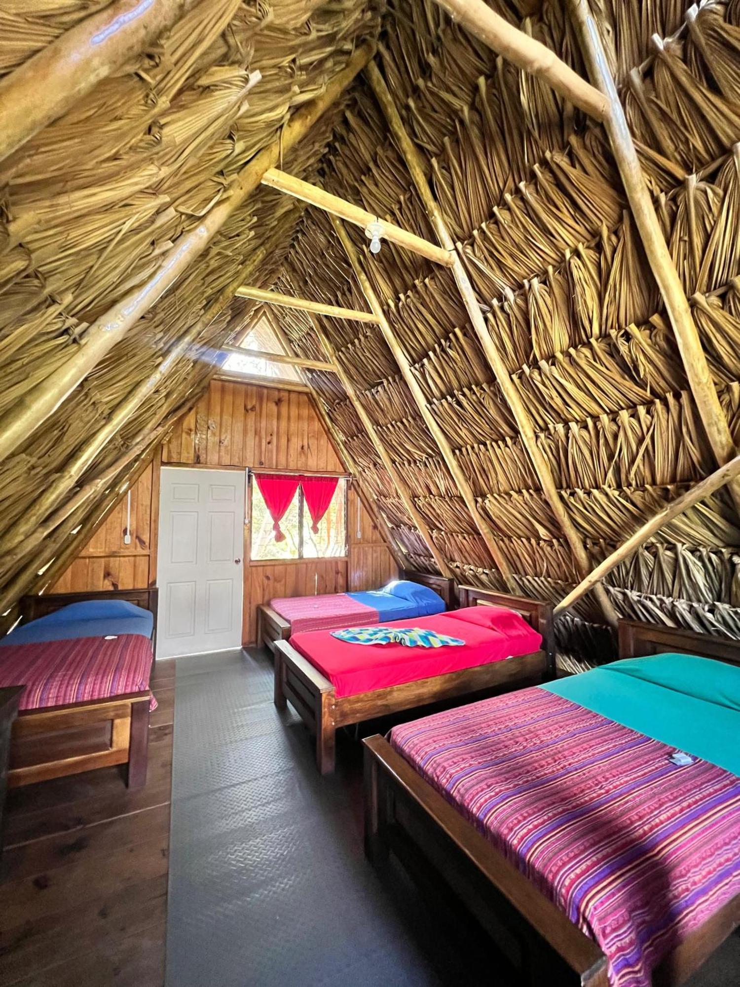 بيت شباب Oasis The Traveler Lanquín المظهر الخارجي الصورة