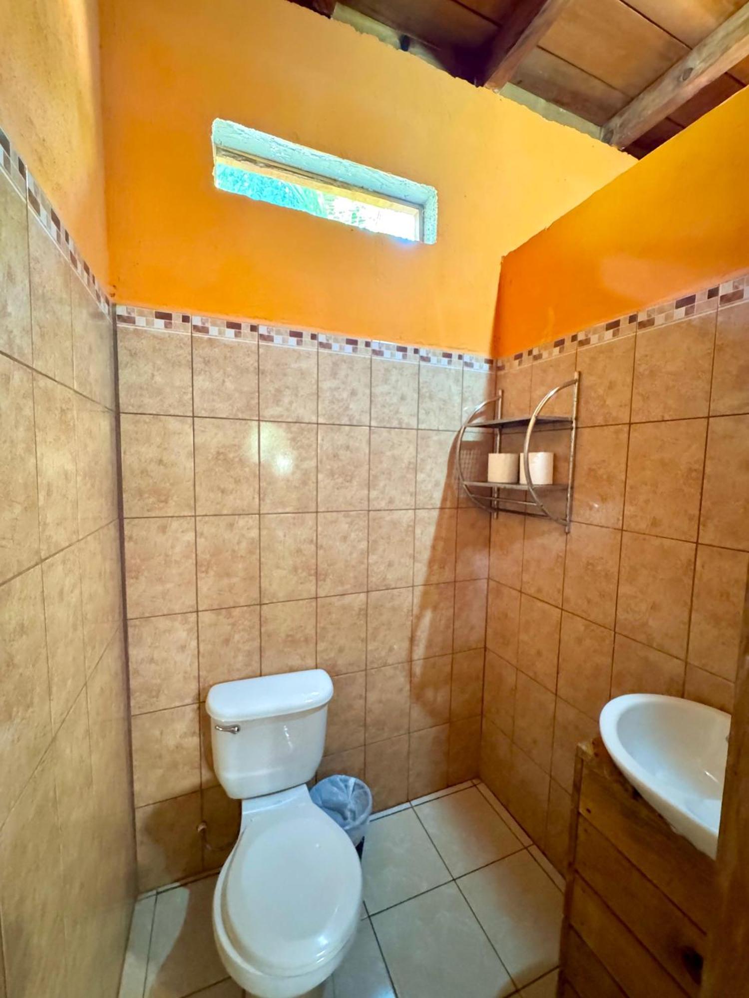 بيت شباب Oasis The Traveler Lanquín المظهر الخارجي الصورة