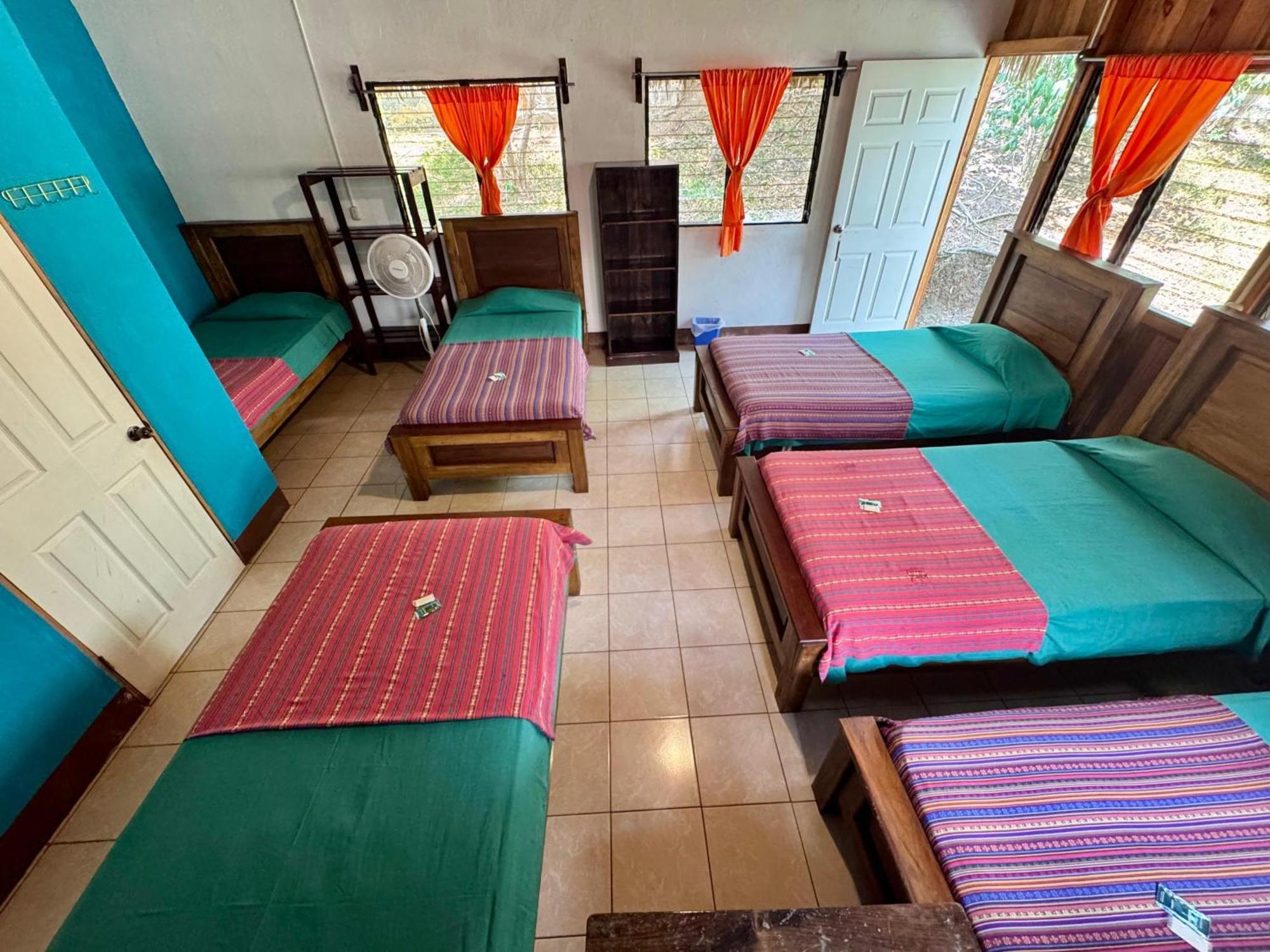 بيت شباب Oasis The Traveler Lanquín المظهر الخارجي الصورة