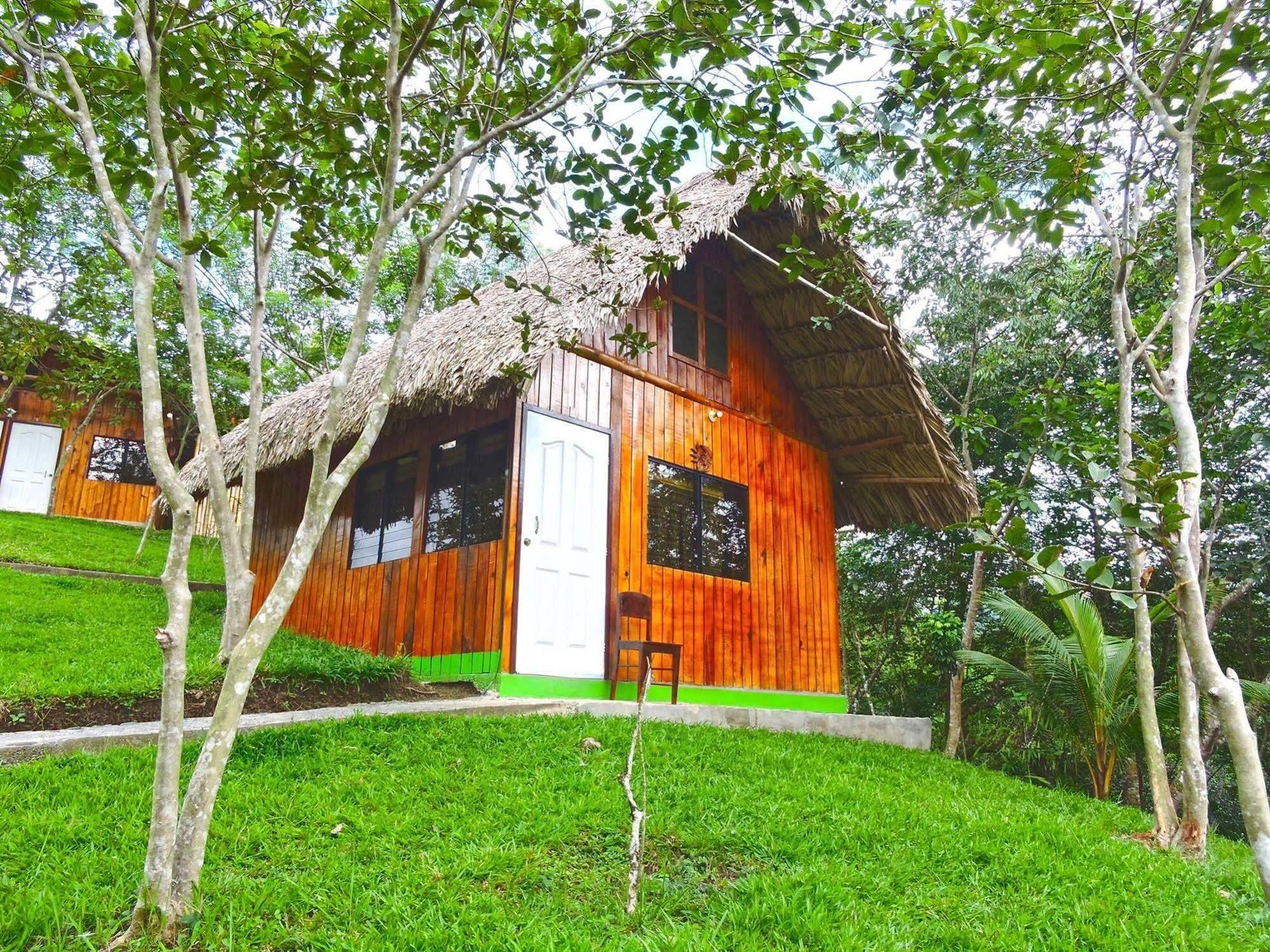 بيت شباب Oasis The Traveler Lanquín المظهر الخارجي الصورة